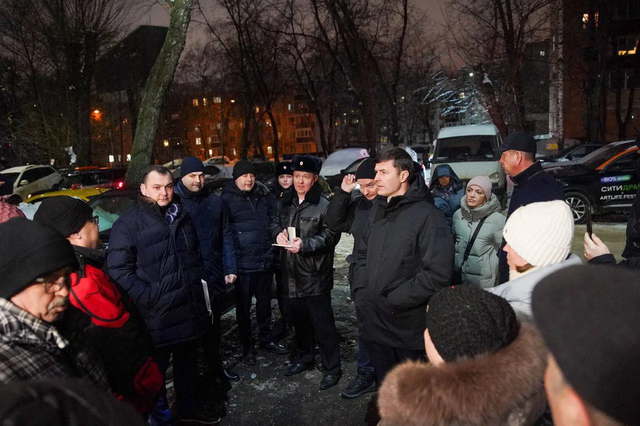 Владимир Волков провел встречу с жителями дома №5 на улице Калараша в Люберцах