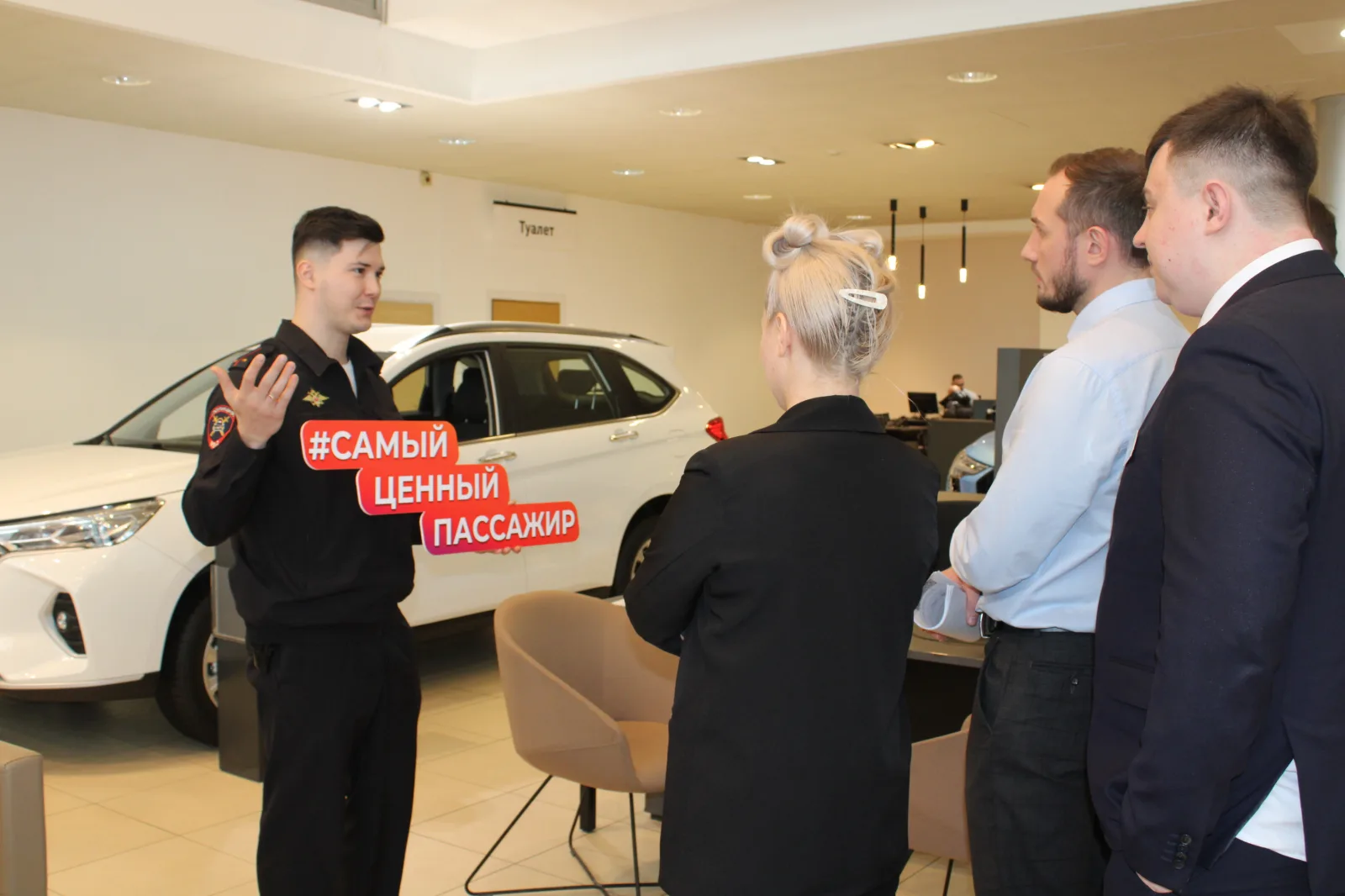 Сотрудникам автосалонов Люберец напомнили о важности использования детских кресел в машинах