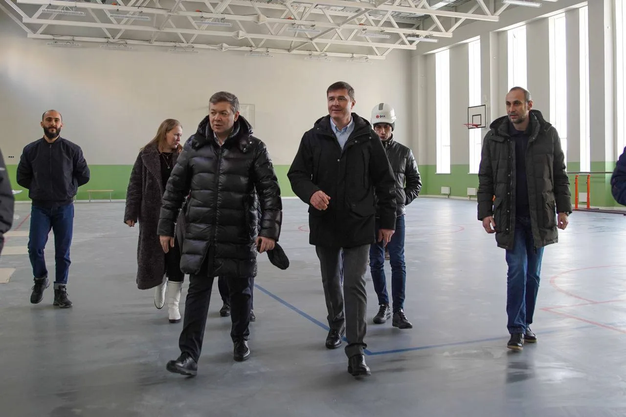 Владимир Волков проверил возведение самой большой школы в Люберцах