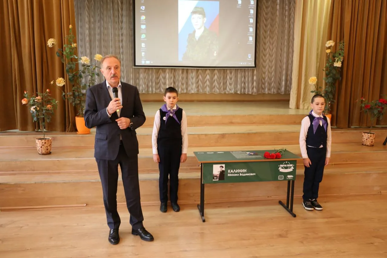 В школе Люберец установили Парту Героя участнику военных действий