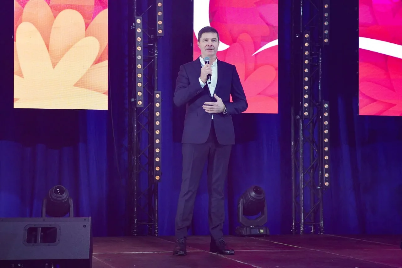 Владимир Волков поздравил жительниц Люберец с наступающим 8 Марта