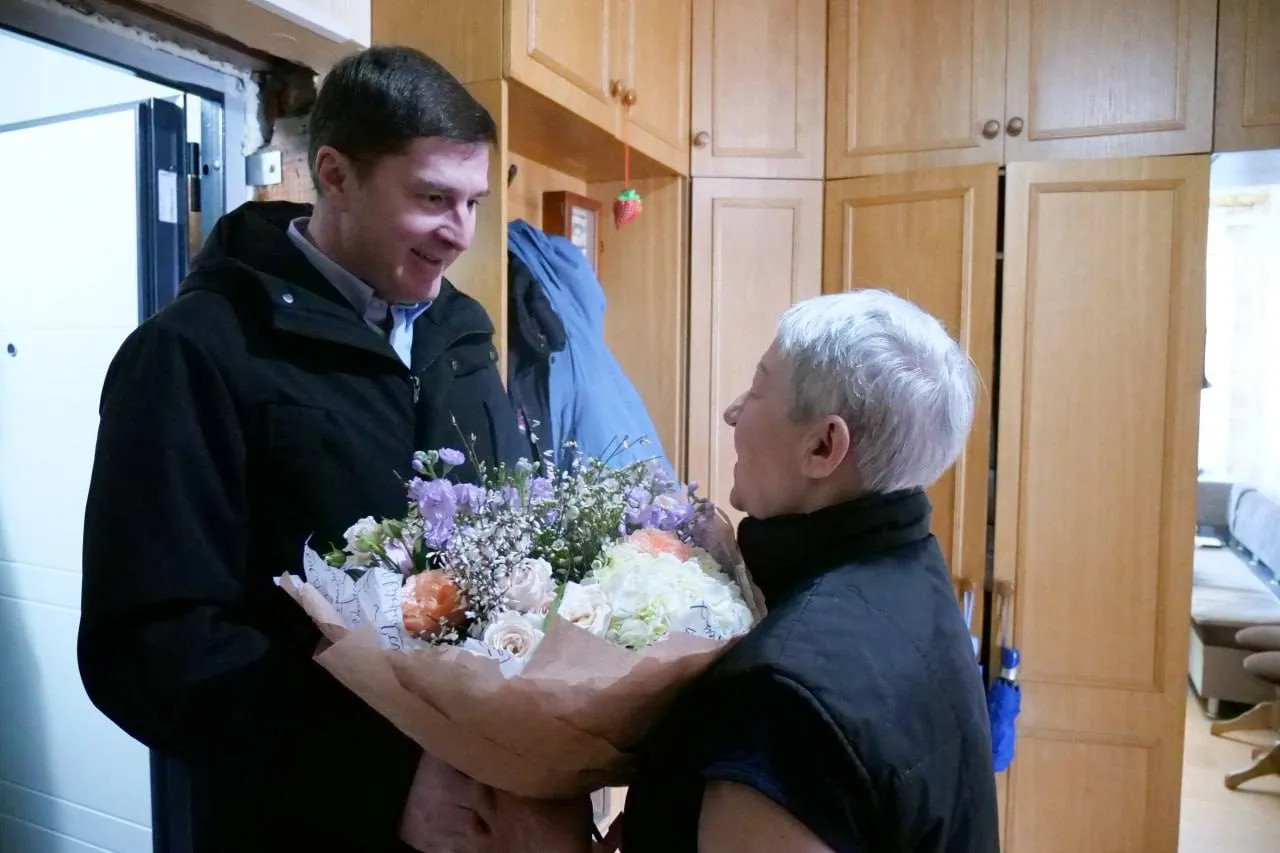 Владимир Волков проверил ремонт кровли жилого дома в Люберцах