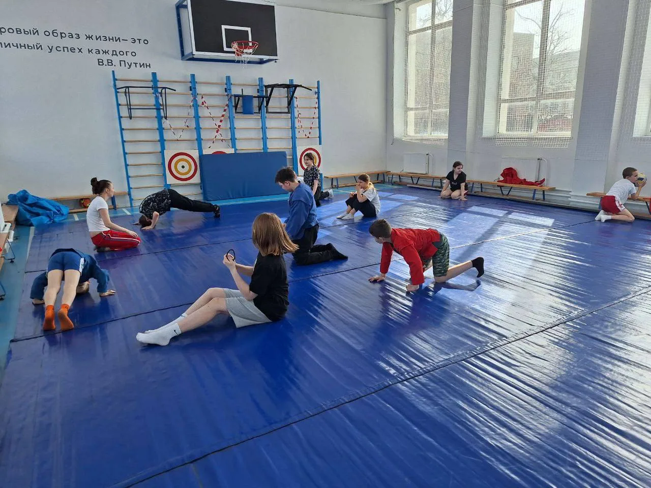 В гимназии Люберец организовали тренировку по самбо для учеников