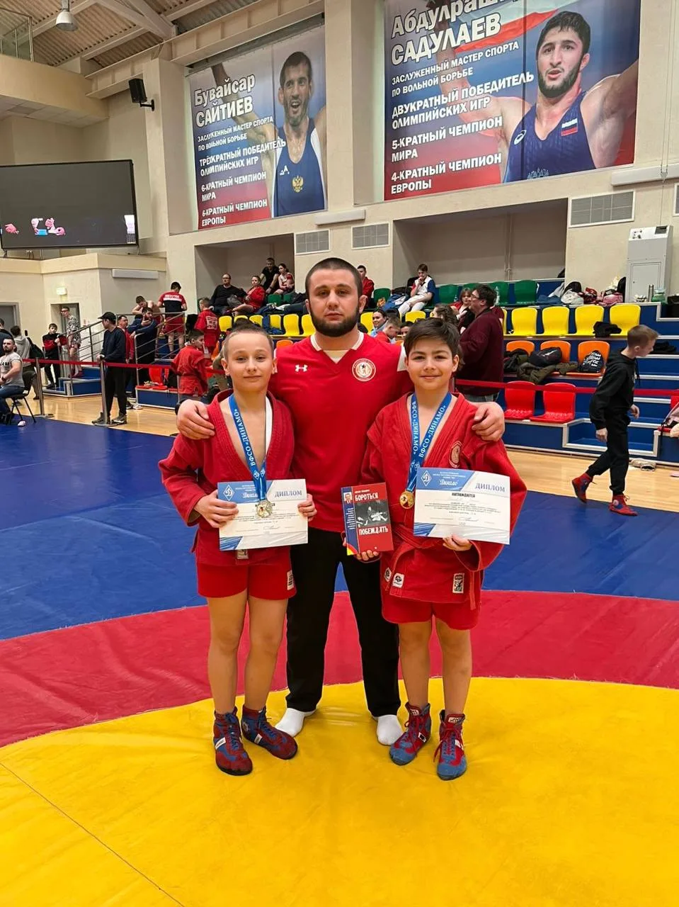 Самбисты из Люберец завоевали пять медалей на межрегиональном турнире