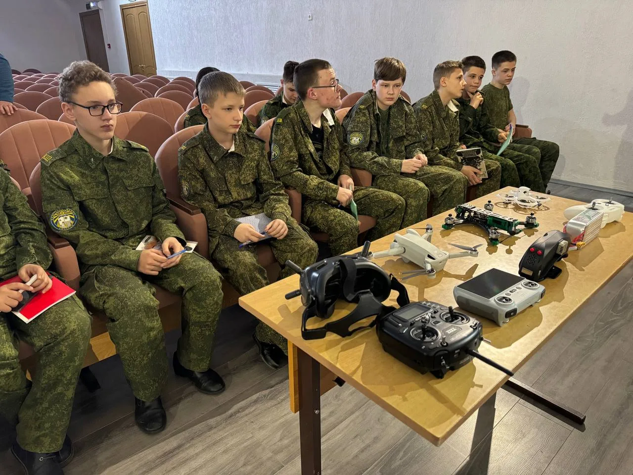 Люберецких школьников обучают пилотированию БПЛА