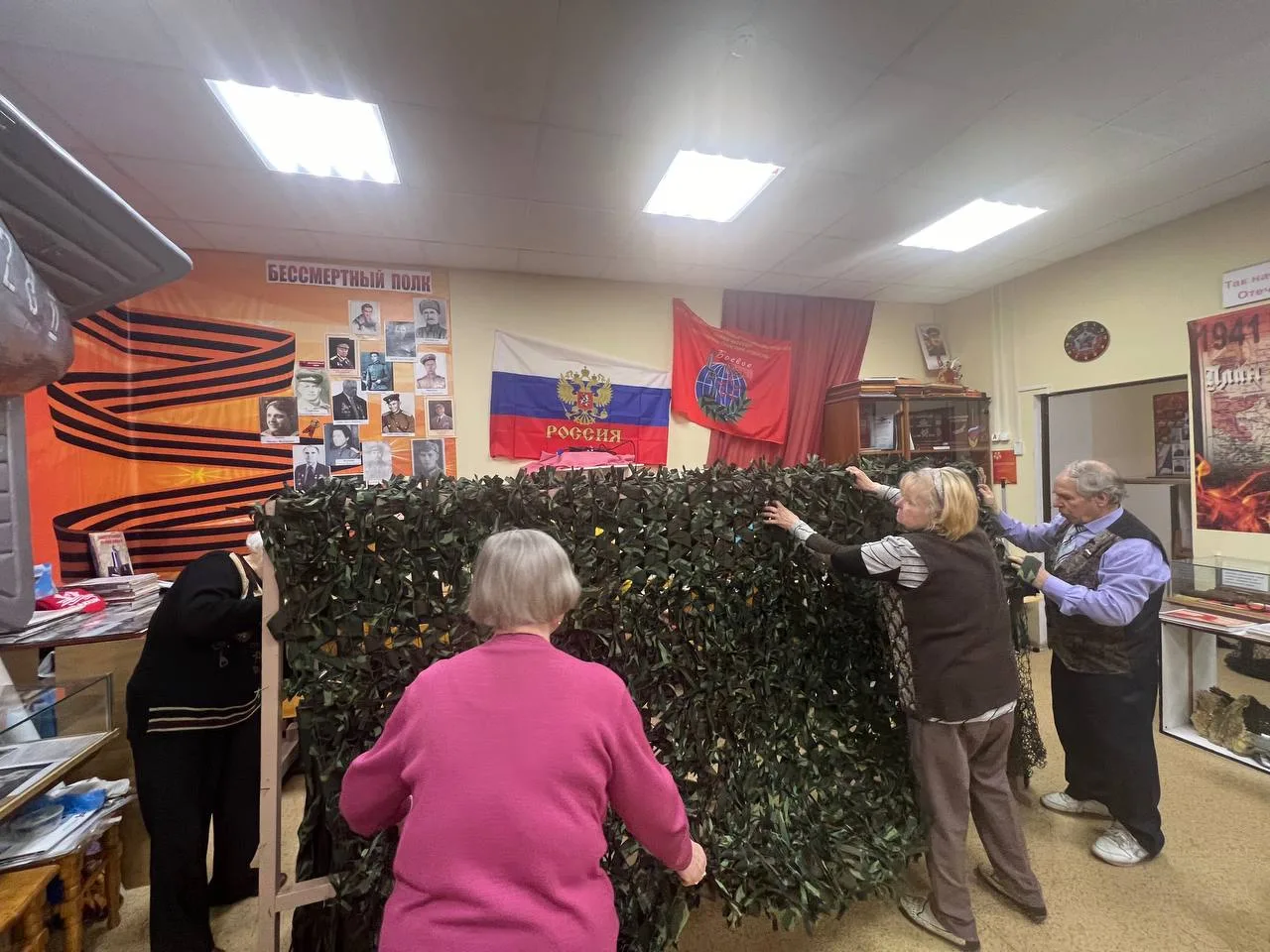 Ветераны Люберец за месяц изготавливают 6 маскировочных сетей для зоны СВО