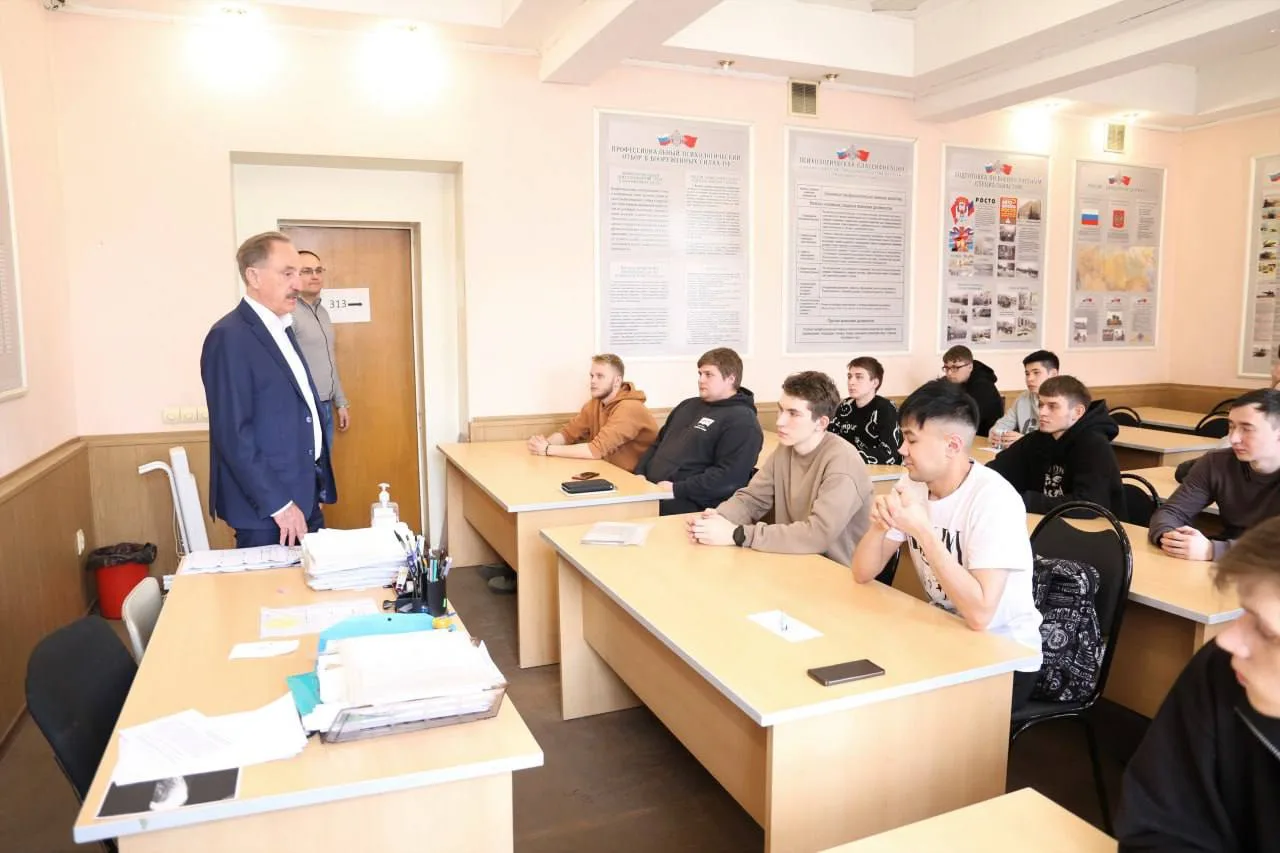 Владимир Ружицкий ознакомился с ходом призывной весенней кампании в военкомате Люберец