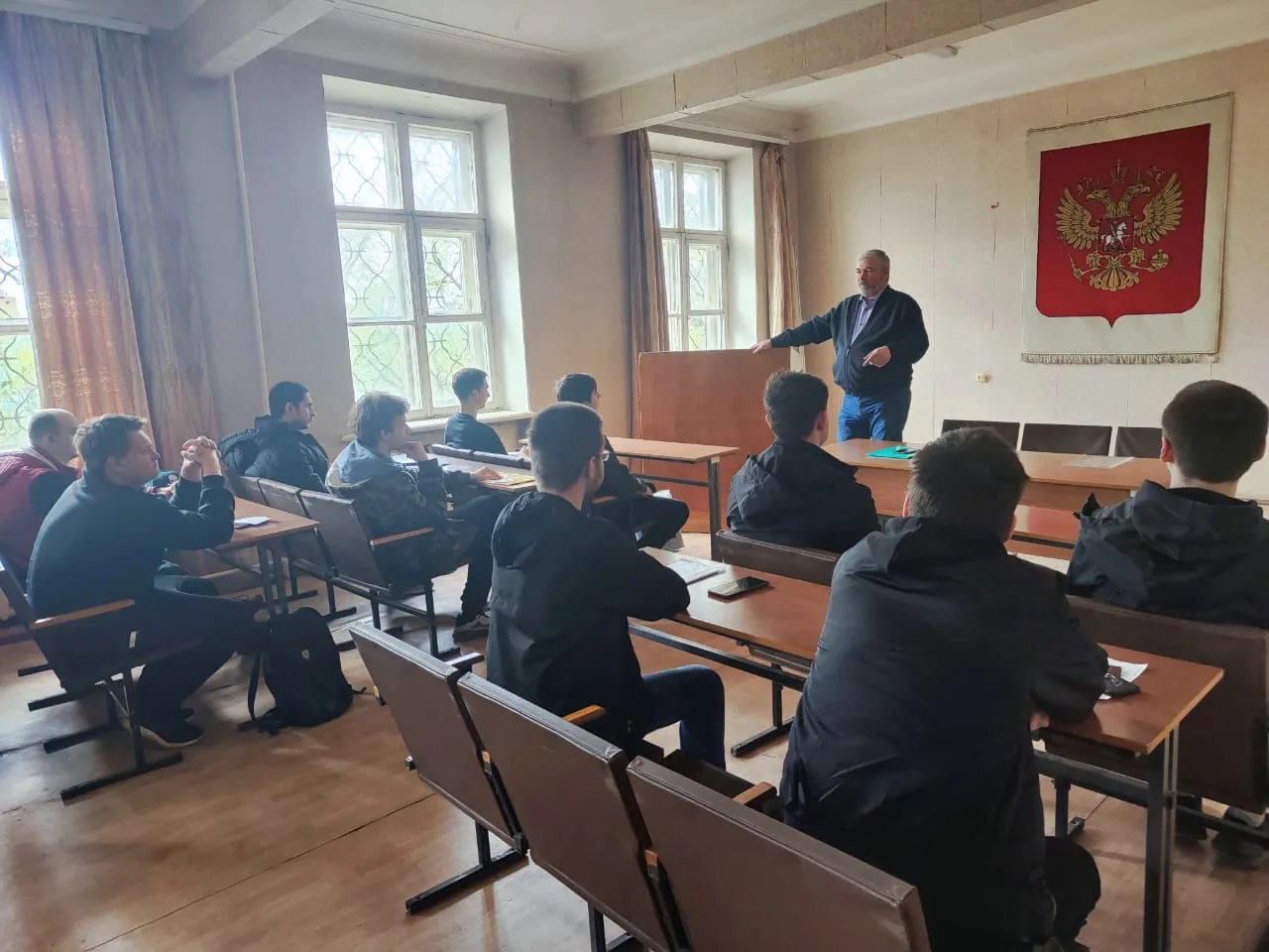 Полицейские в Люберцах провели с будущими призывниками антинаркотическую беседу