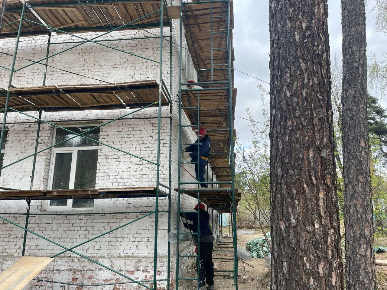 В гимназии поселка Люберец в рамках капремонта рабочие завершили демонтажные работы