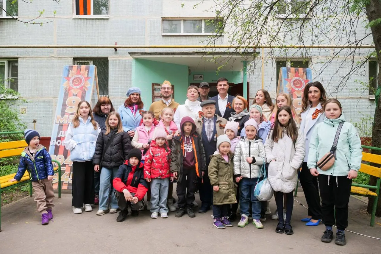 Владимир Волков поздравил ветерана Великой Отечественной войны из Люберец с наступающим Днем Победы