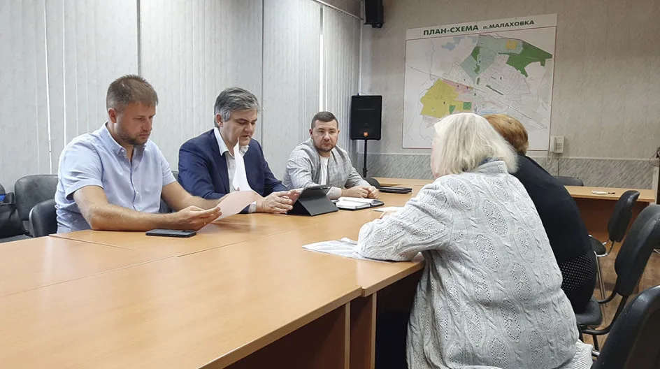 Партийцы ответили на вопросы жителей Люберец по благоустройству и землепользованию