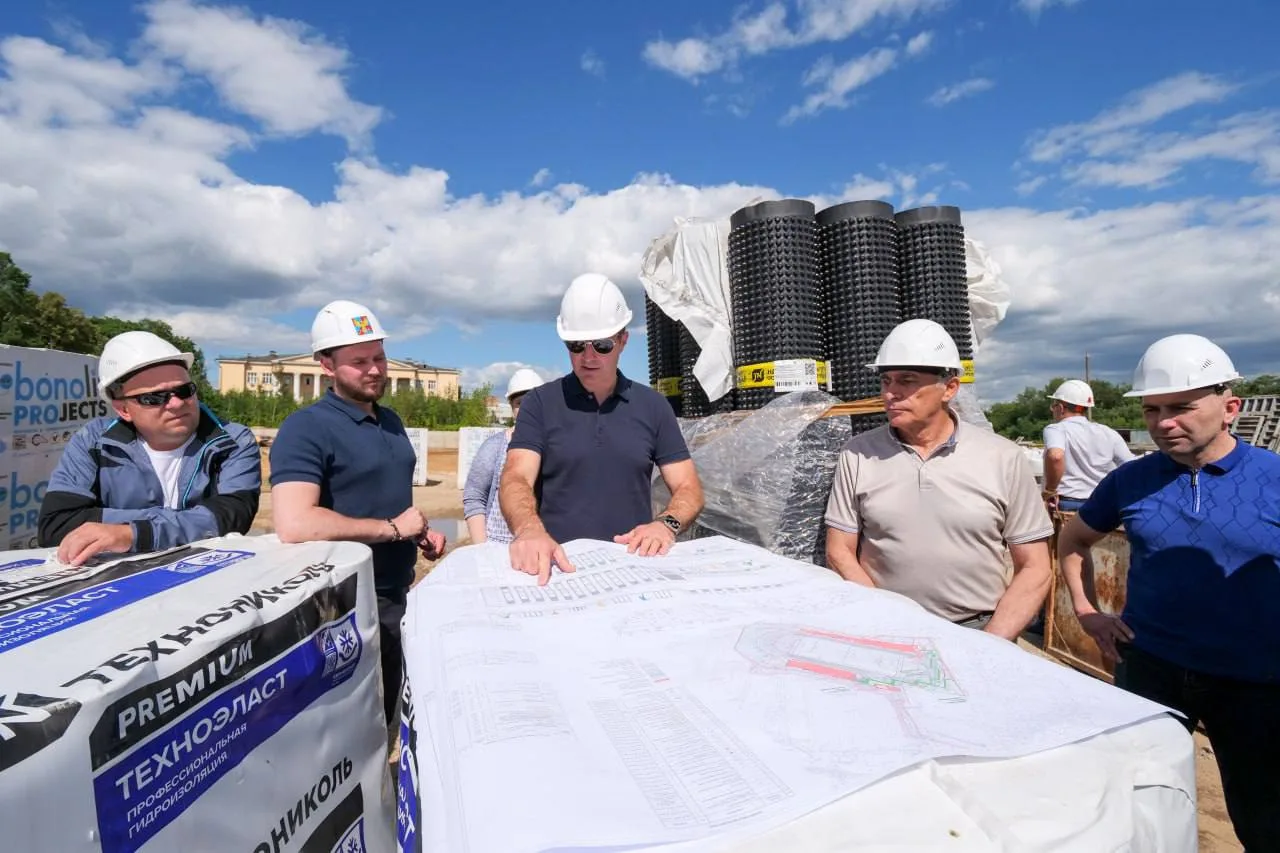 Владимир Волков проверил реконструкцию стадиона «Торпедо» в Люберцах