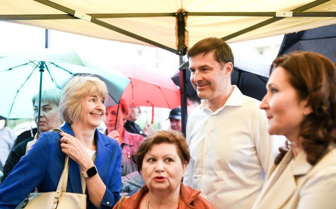 Владимир Волков обсудил с жителями Люберец концепцию нового сквера в поселке Октябрьском