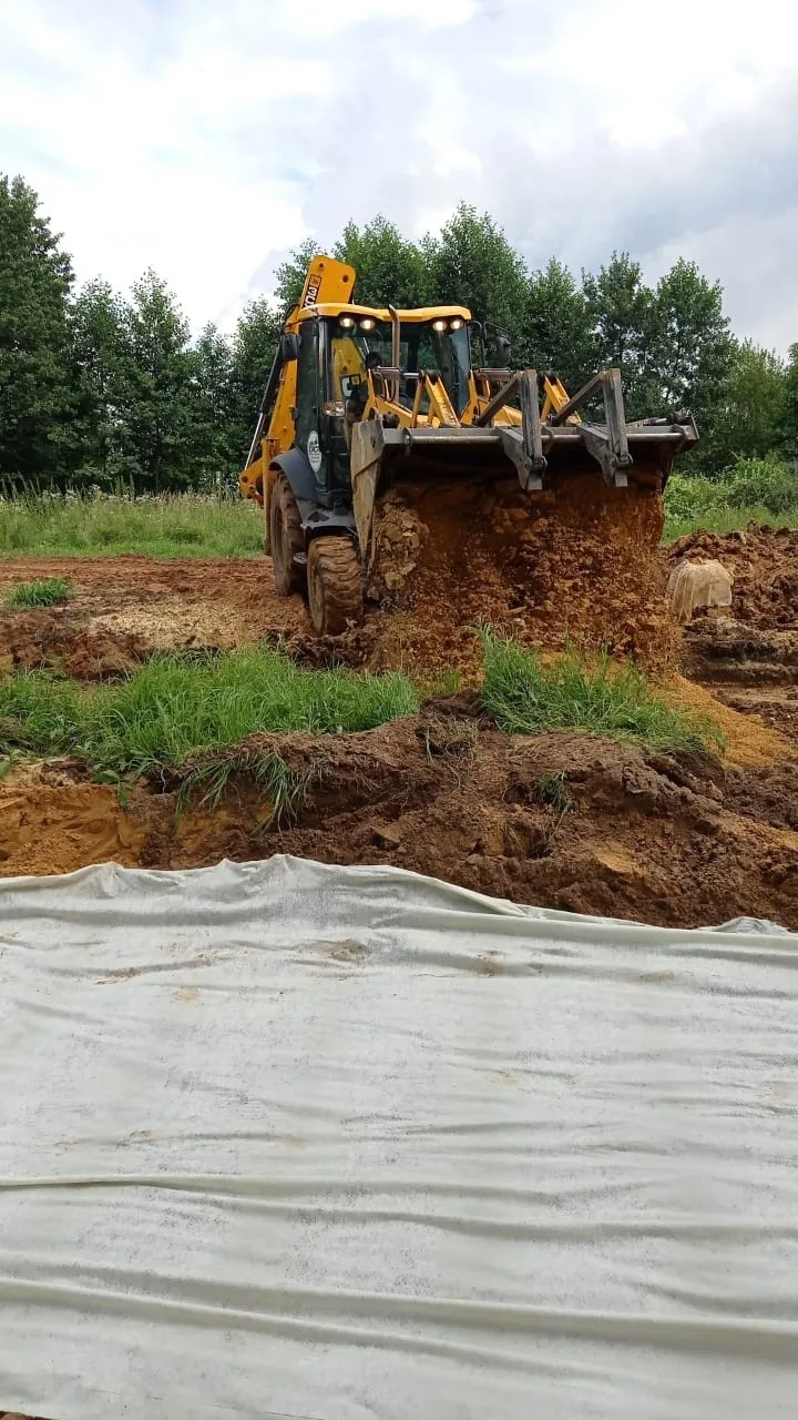 На территории будущего парка в д. Марусино завершили укладку геотекстиля под пешеходные дорожки
