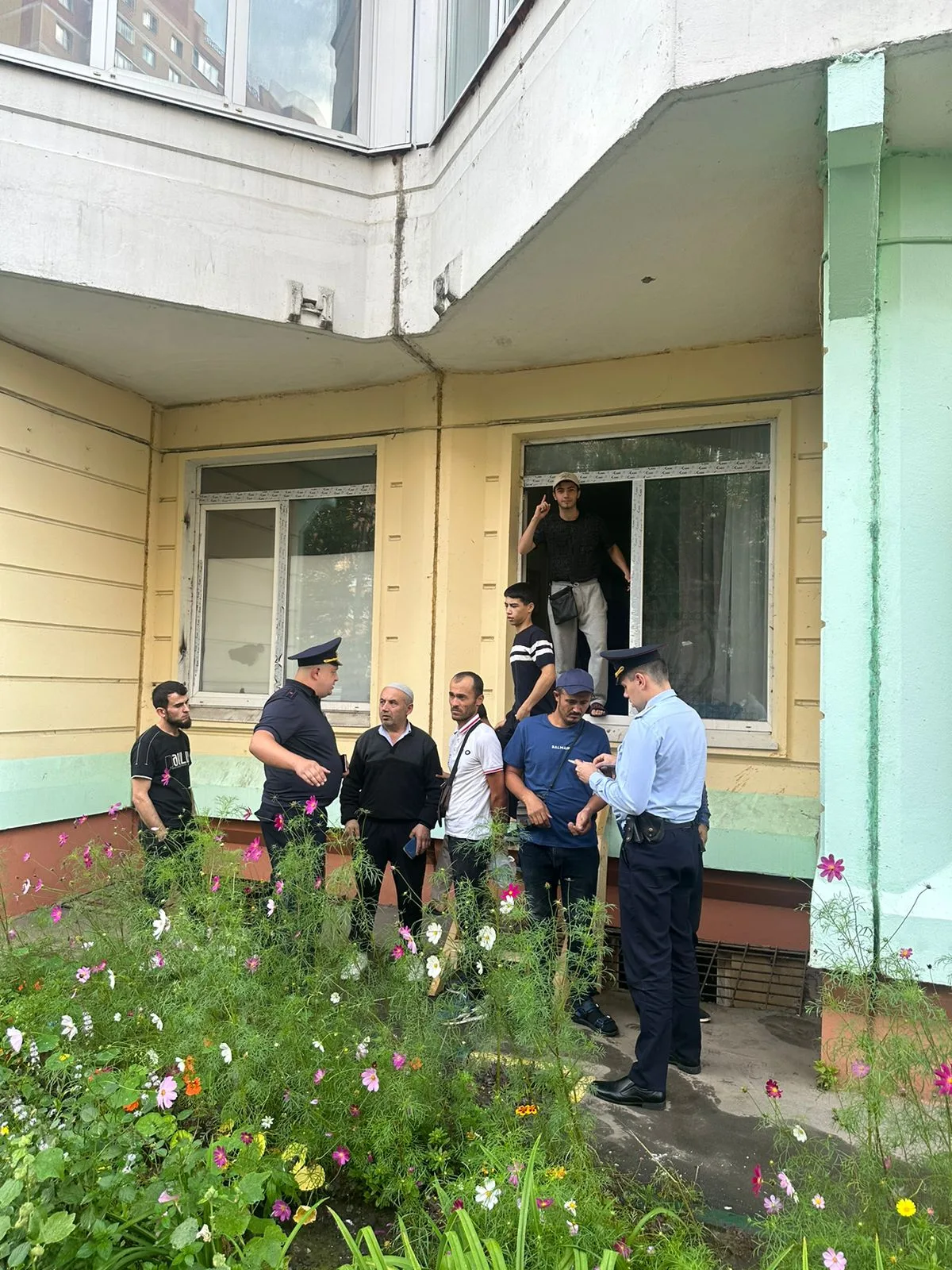 Восемь иностранных граждан доставили в полицию для проверки по итогам рейда в городском округе Люберцы