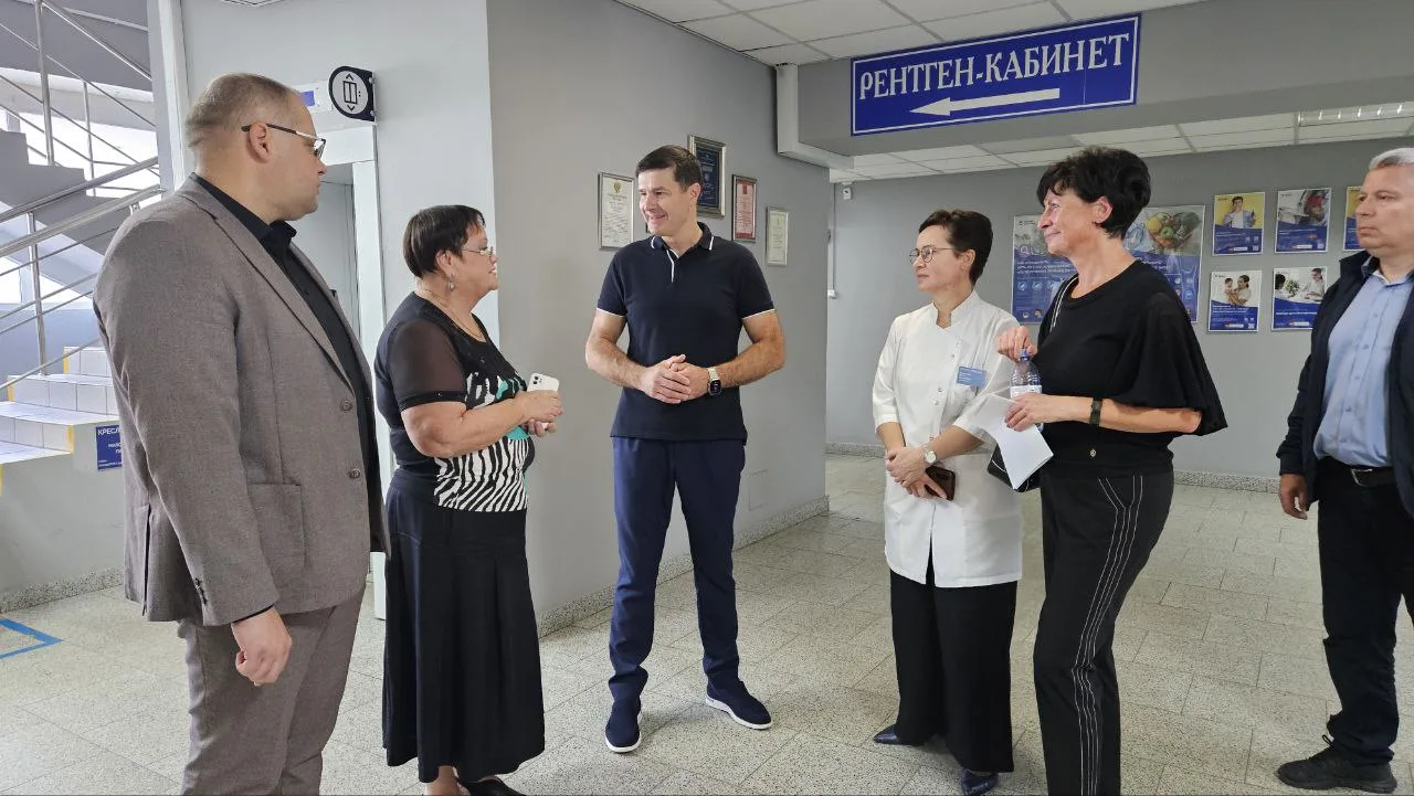 Владимир Волков проверил ход ремонта кабинета для нового рентген-аппарата