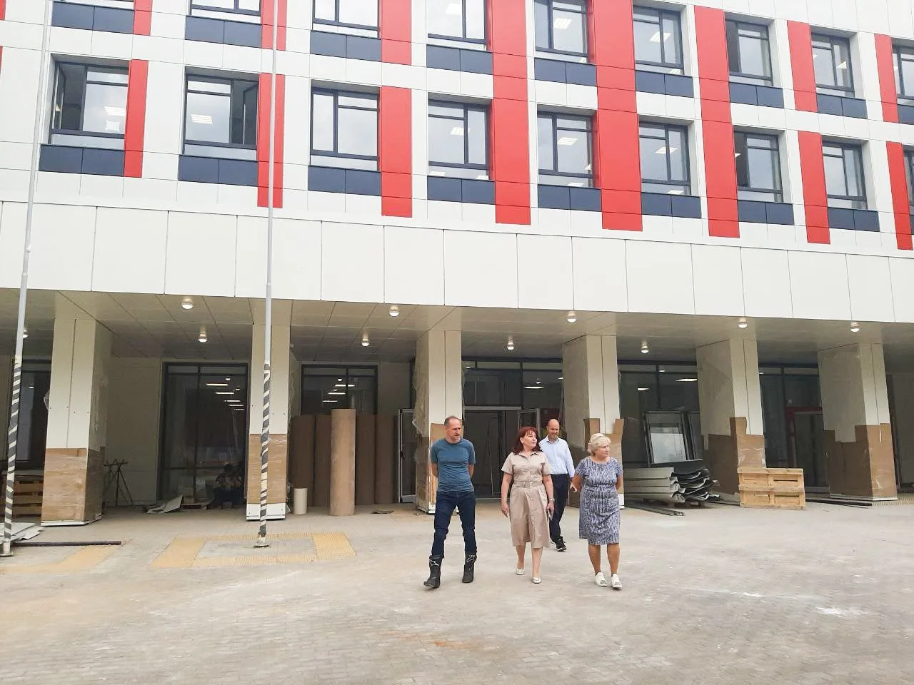 Лидия Антонова проинспектировала строительство нового корпуса гимназии Люберец