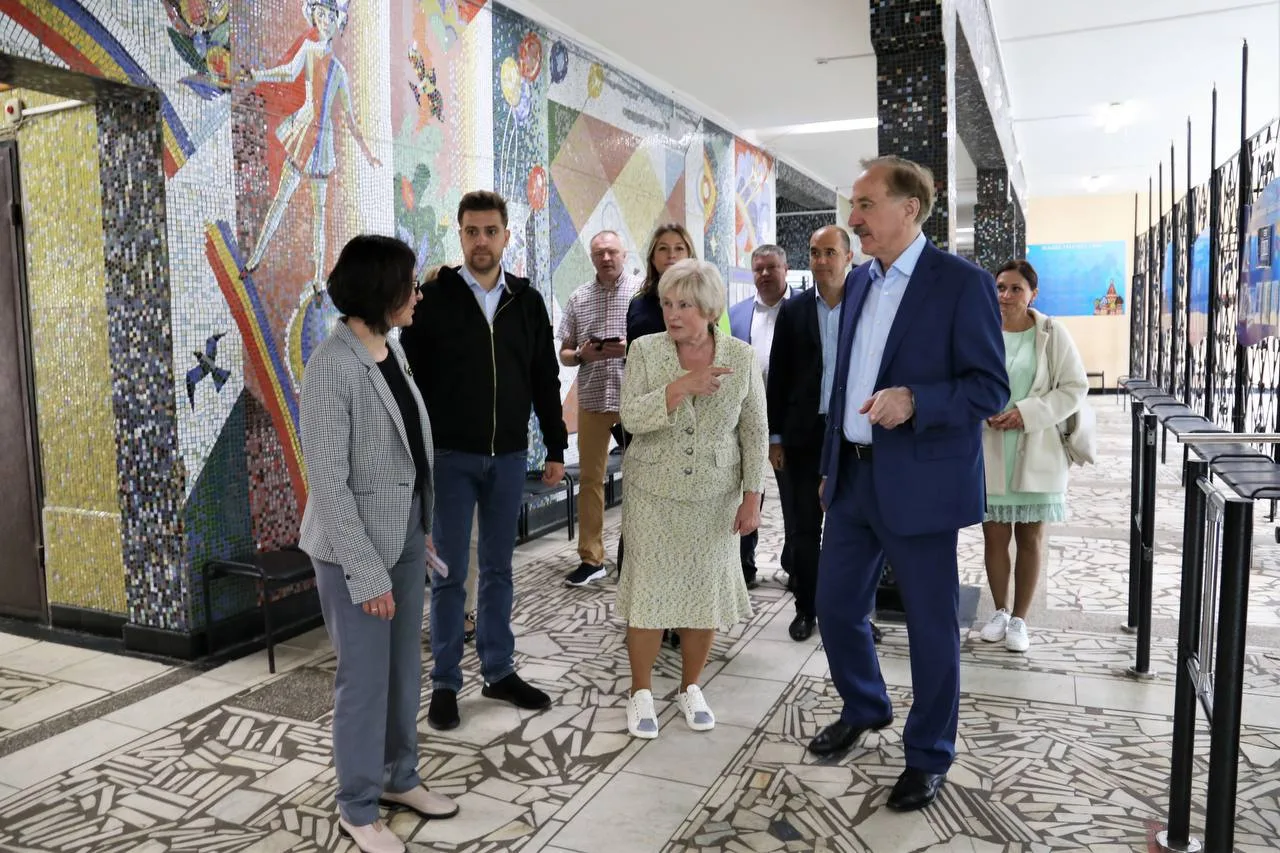 Владимир Ружицкий проверил готовность гимназии Люберец к новому учебному году