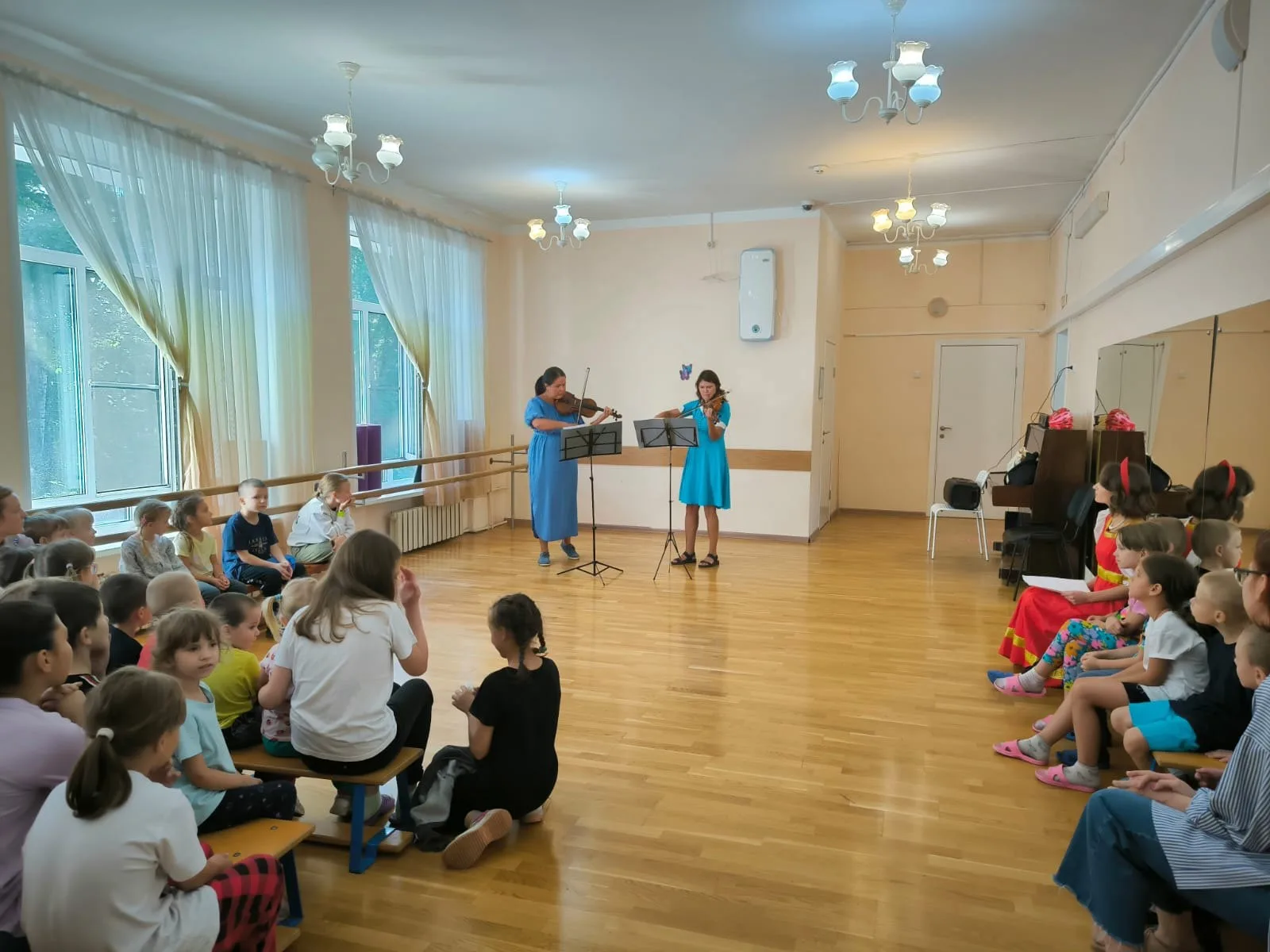 Представители культуры и спорта Люберец организуют для детей из Курска образовательные и развлекательные программы