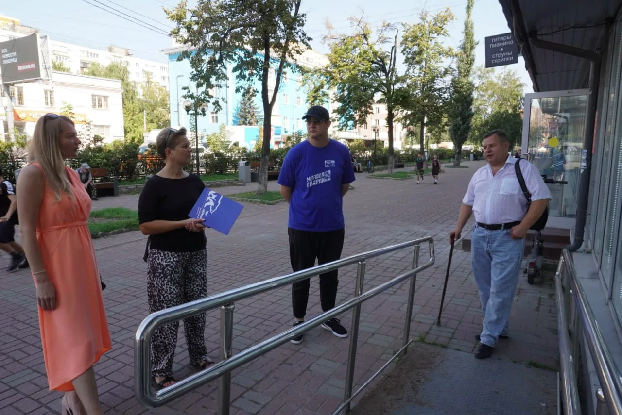 Партийцы проверили городскую среду Люберец на доступность для маломобильных граждан