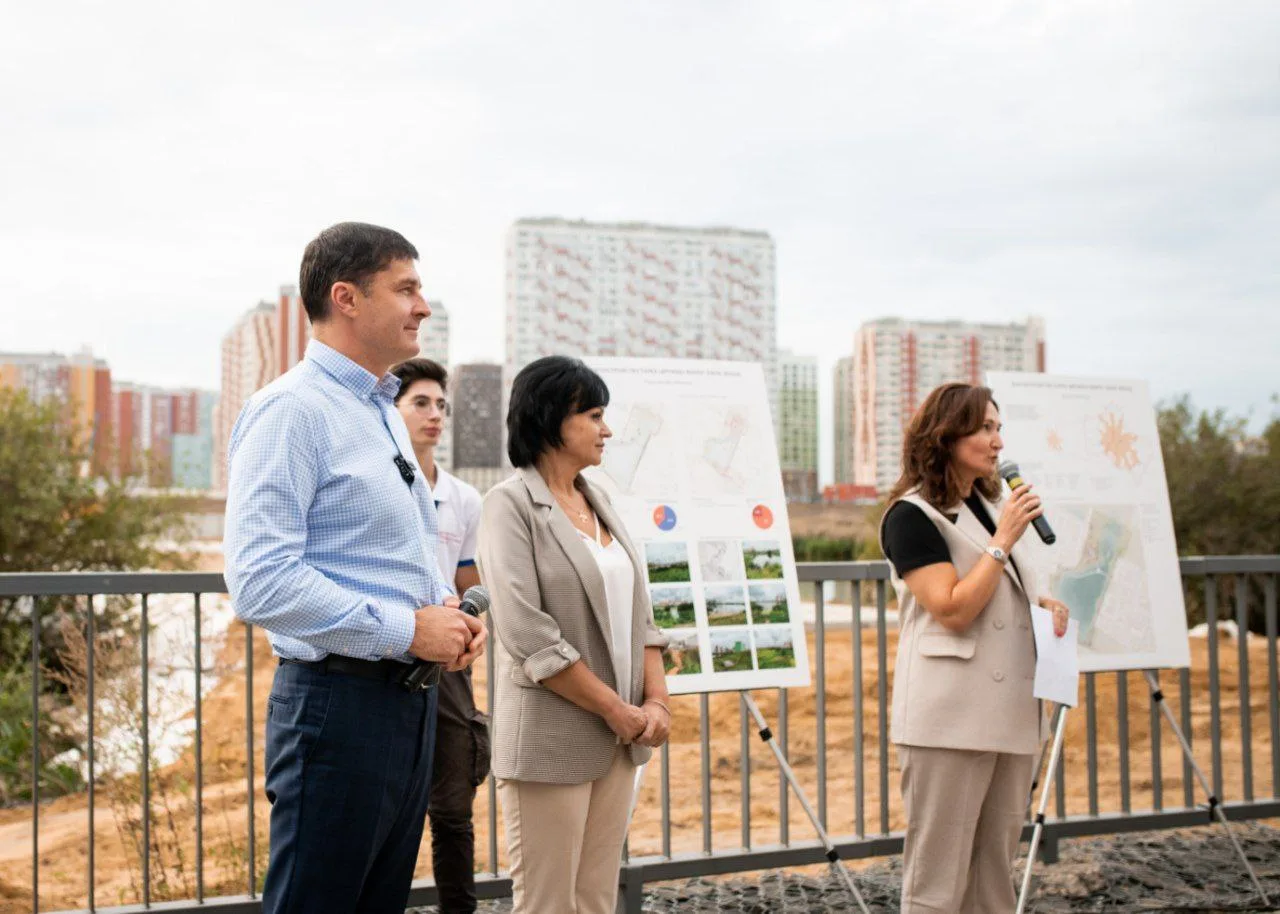 Владимир Волков обсудил с жителями Люберец строительство моста «Дружба» и благоустройство у озера