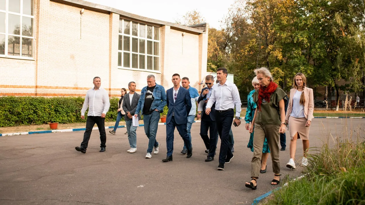 Владимир Волков осмотрел здания спортшколы и гимназии Люберец, где предстоит капремонт