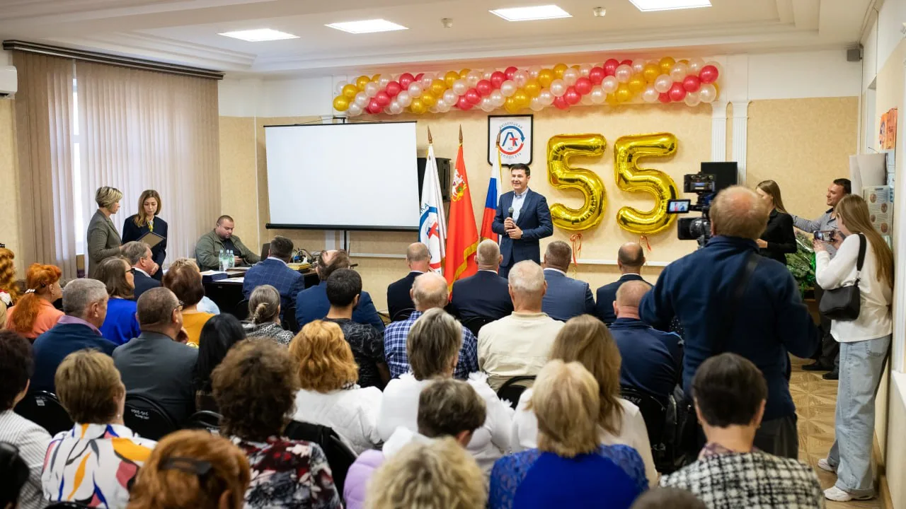 Владимир Волков поздравил коллектив «Люберецкой теплосети» с 55-летием, вручил грамоты