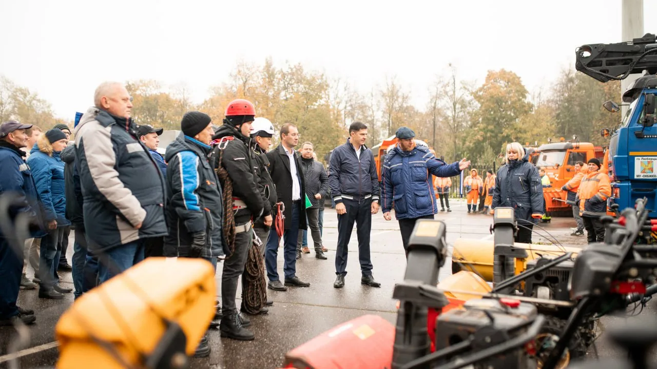 Владимир Волков проверил готовность к зиме коммунальных и дорожных служб Люберец