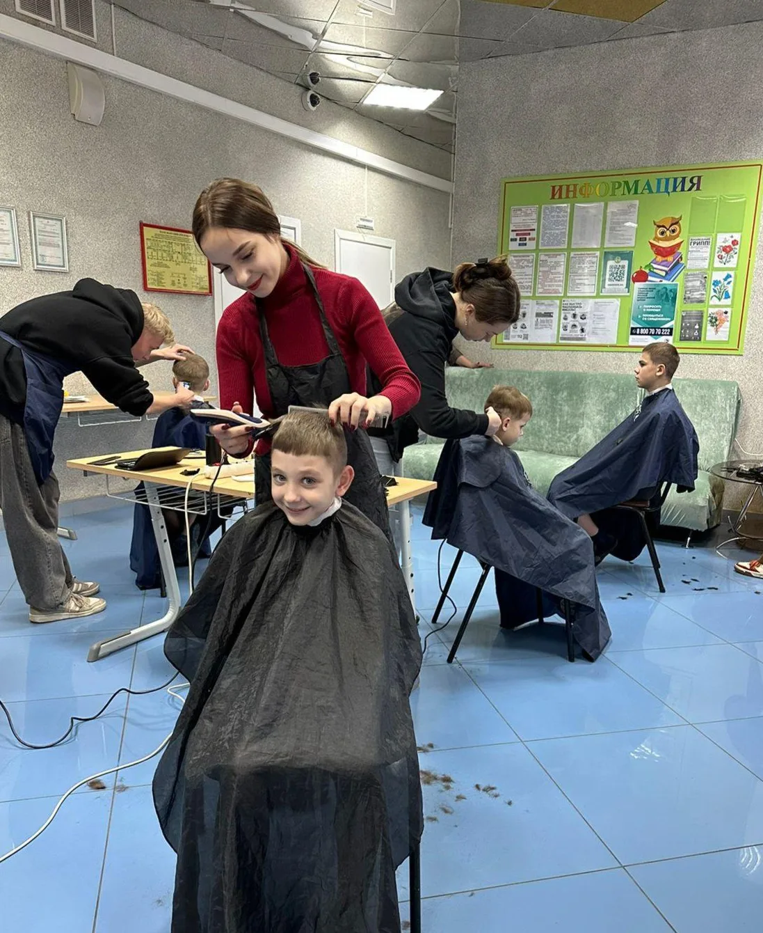 Студенты техникума Люберец подстригли ребят центра медицинской и социальной реабилитации