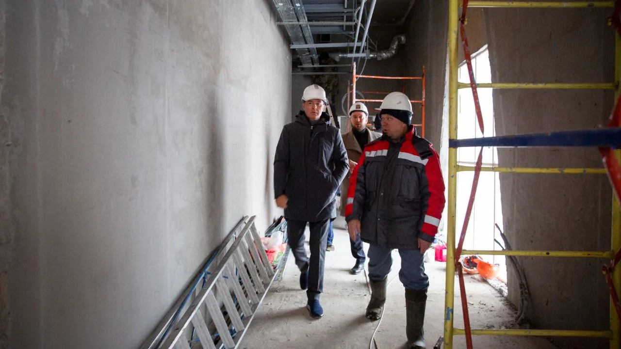 Владимир Волков проверил реконструкцию стадиона «Торпедо» в Люберцах