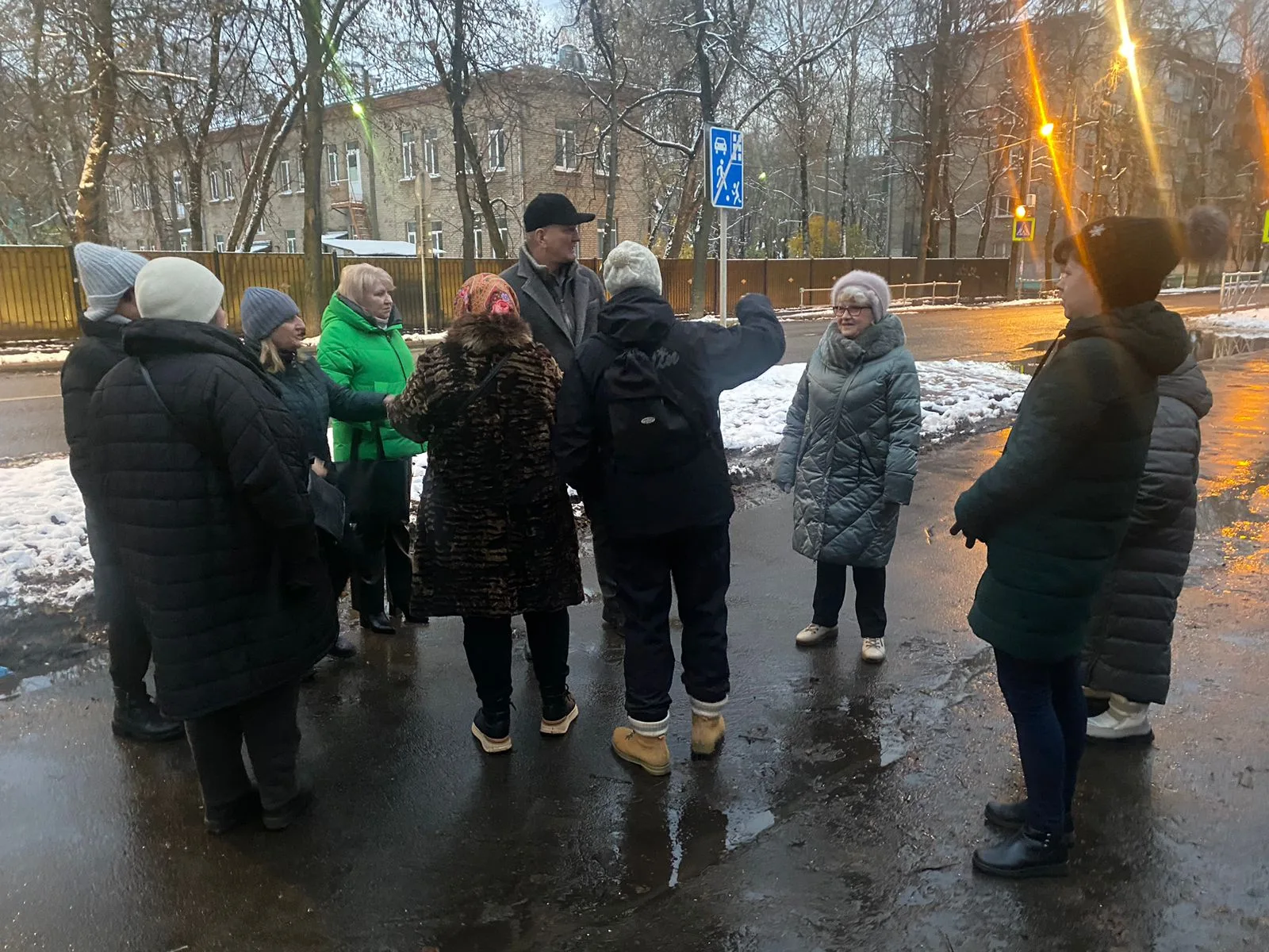 Дмитрий Дениско обсудил с жителями Люберец содержание дворовой территории