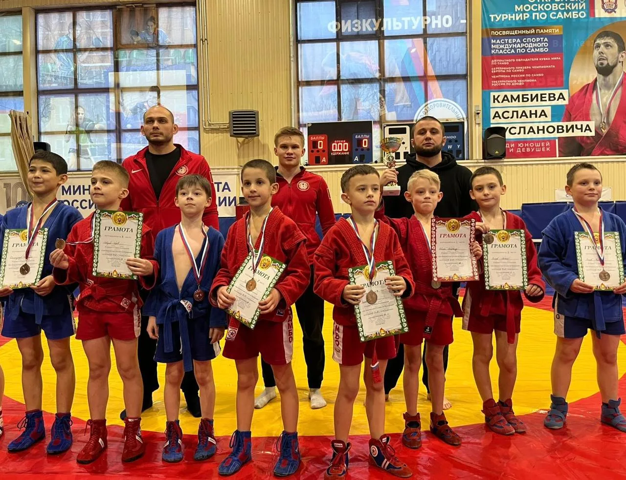 Семнадцать медалей завоевали люберецкие спортсмены на открытых турнирах по самбо