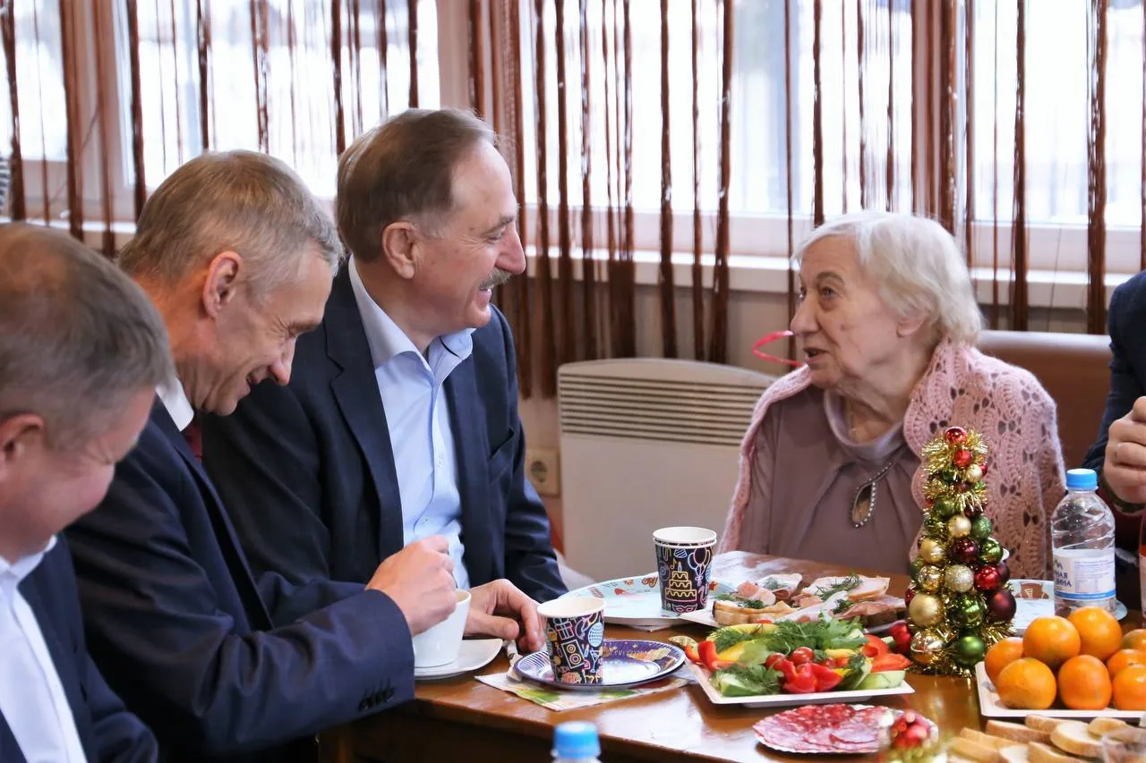 Владимир Ружицкий поздравил с наступающим Новым годом актив совета ветеранов микрорайона Панки