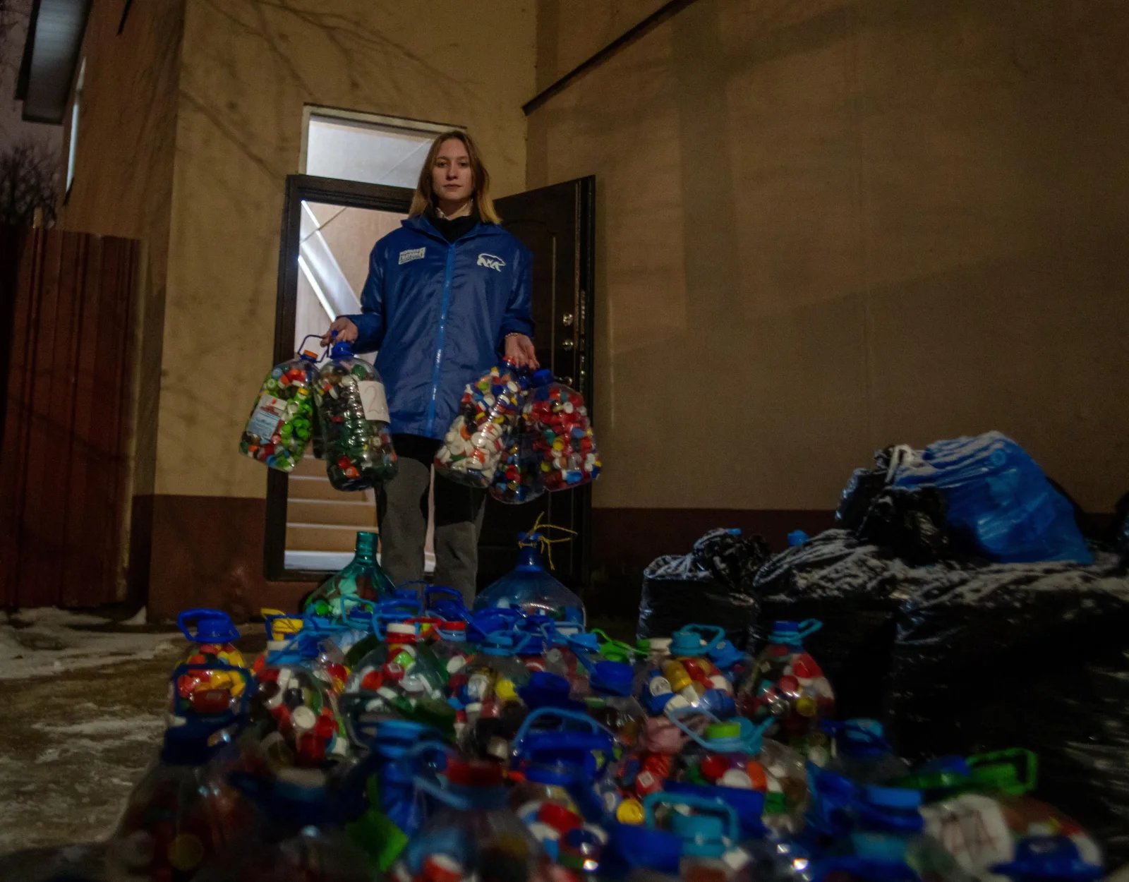 Сторонники «Единой России» из Люберец передали более 10 кг пластиковых крышек на переработку