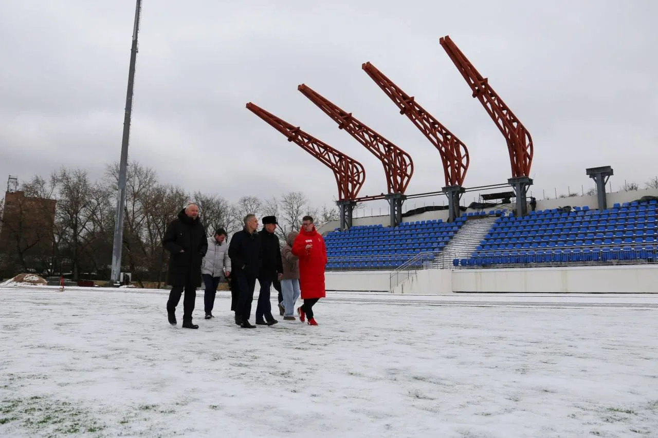 Владимир Ружицкий проверил ход реконструкции стадиона «Торпедо» в Люберцах