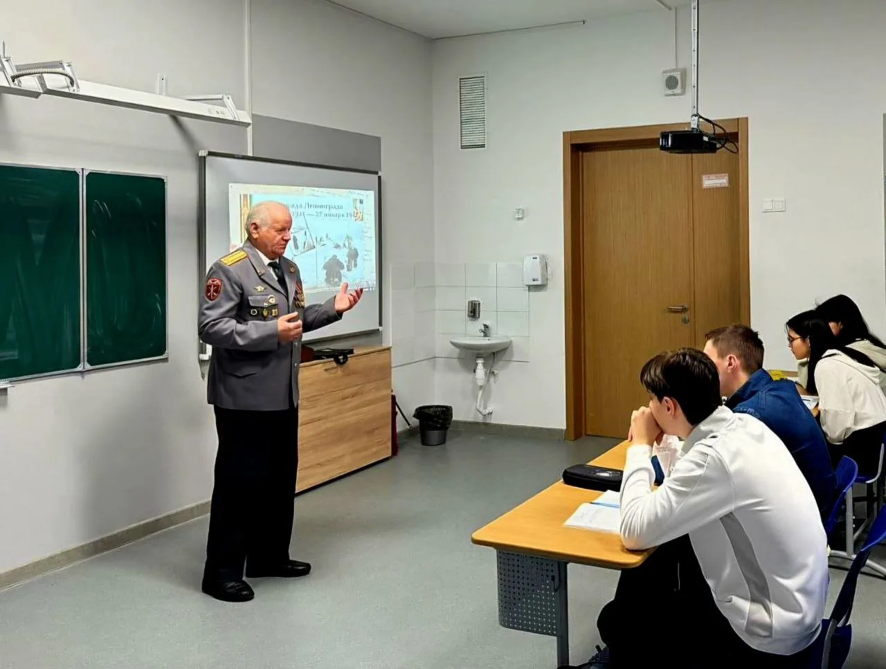 Ветеран войск правопорядка провел «Урок памяти» для школьников Люберец