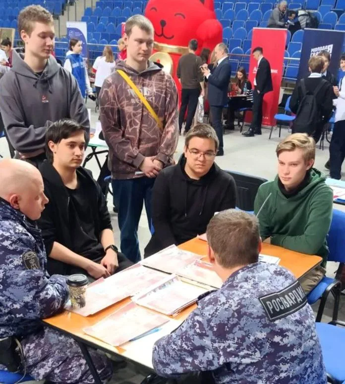 В Люберцах сотрудники Росгвардии присоединились к региональной ярмарке образовательных учреждений