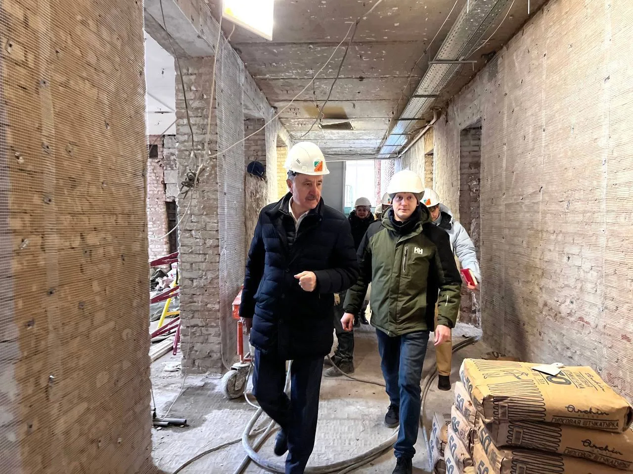 Владимир Ружицкий проинспектировал ход капремонта в корпусе гимназии №5 в Люберцах