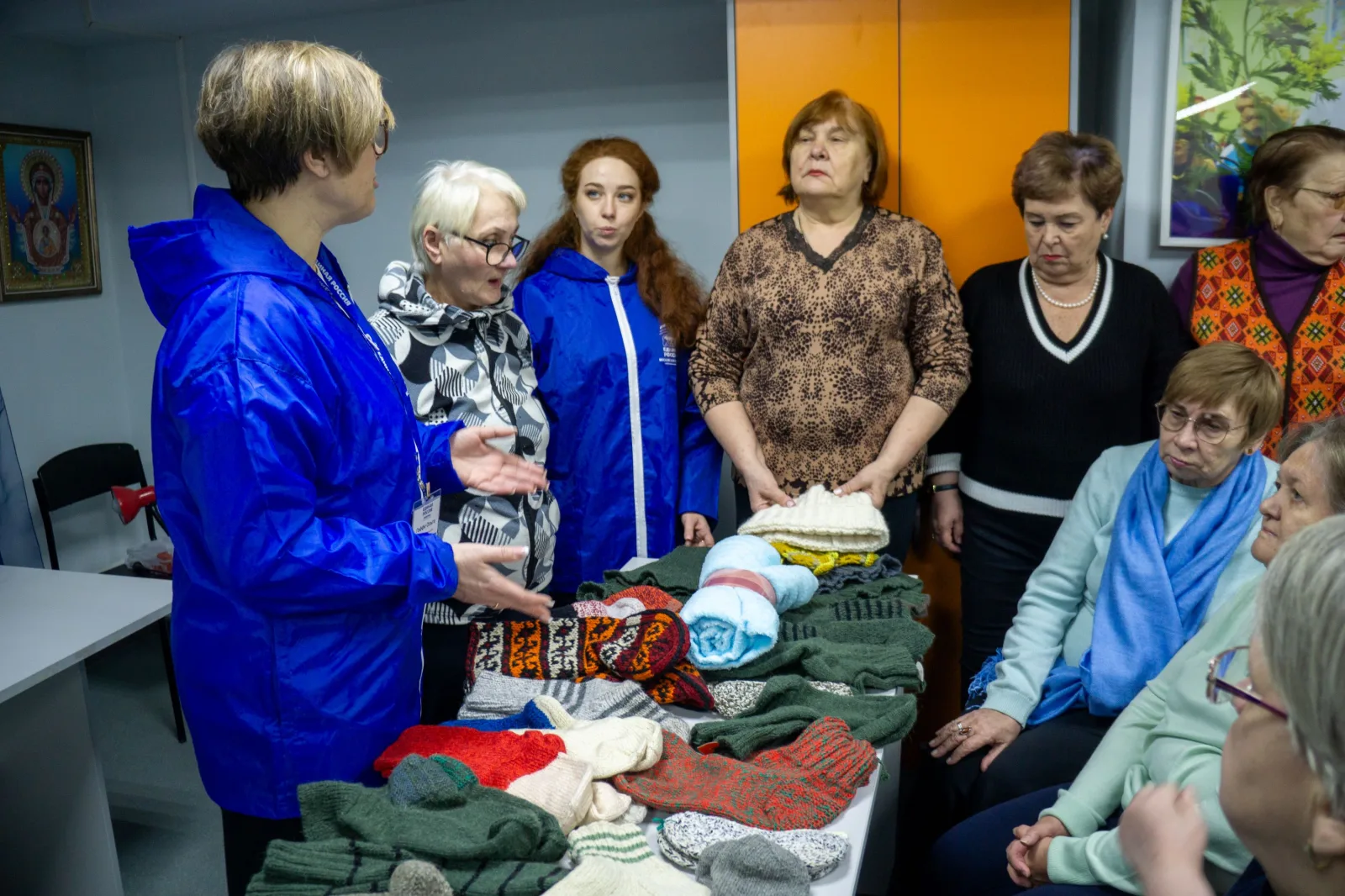 Партийцы Люберец отправили в зону СВО тёплые вещи и письма к 23 февраля