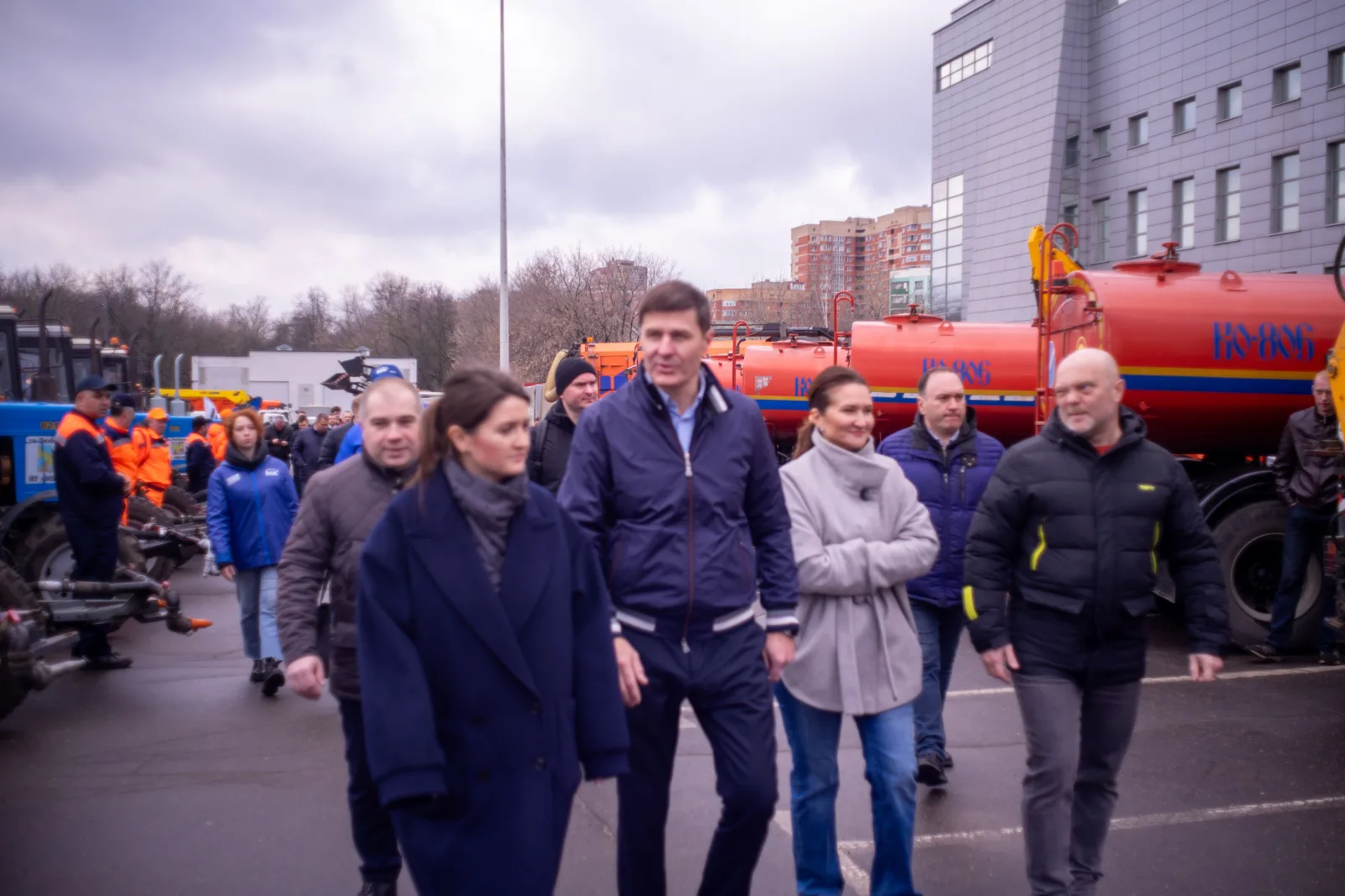 Владимир Волков поздравил сотрудников ЖКХ с профессиональным праздником