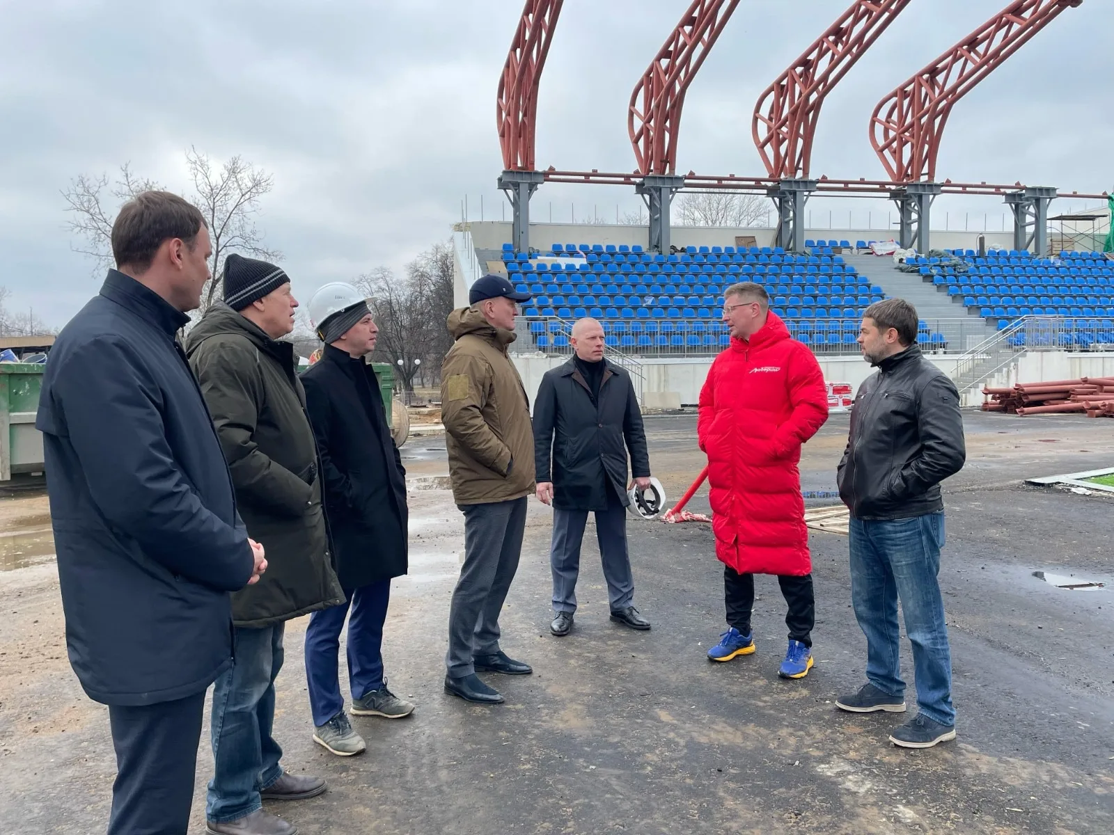 Депутат Мособлдумы Дмитрий Дениско проверил ход реконструкции стадиона «Торпедо» в Люберцах