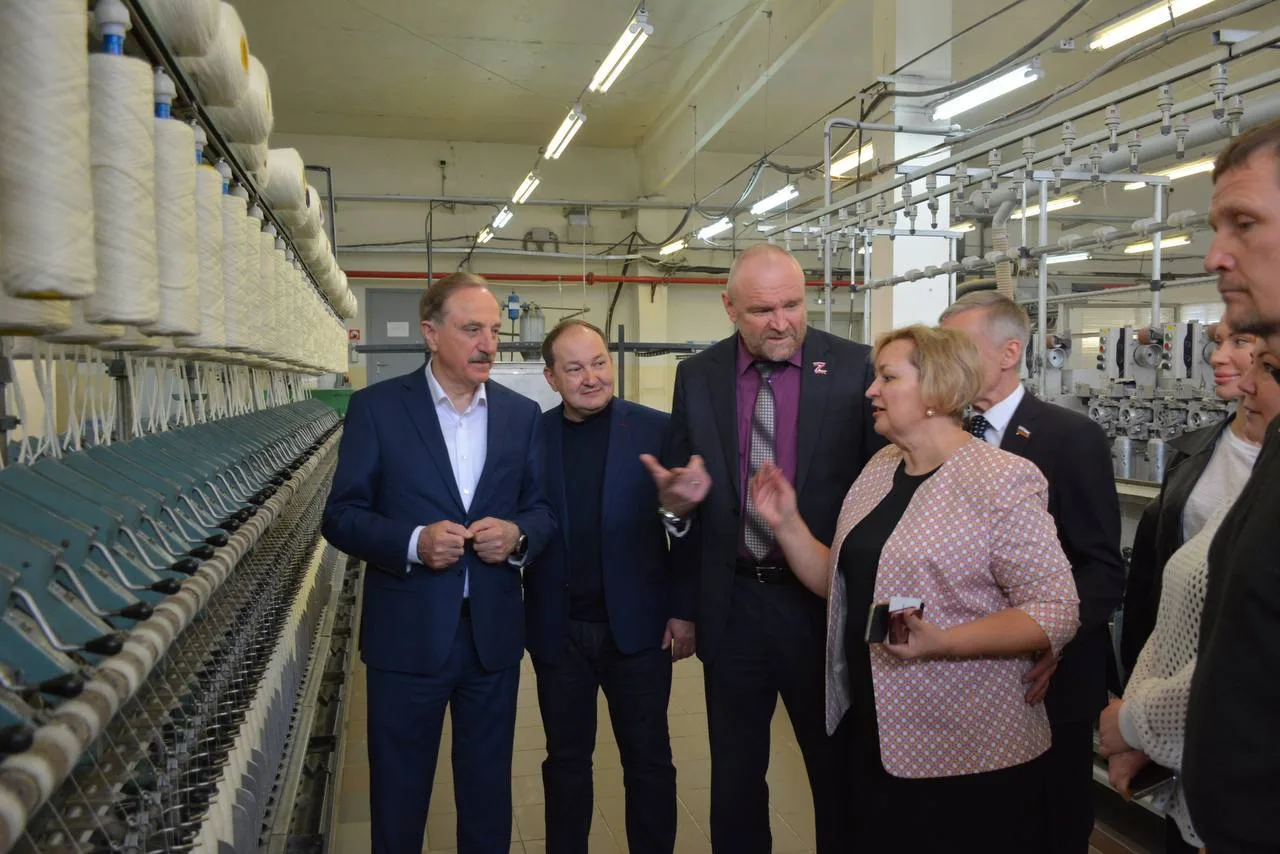 Председатель Совета депутатов Владимир Ружицкий посетил текстильную фабрику Люберец
