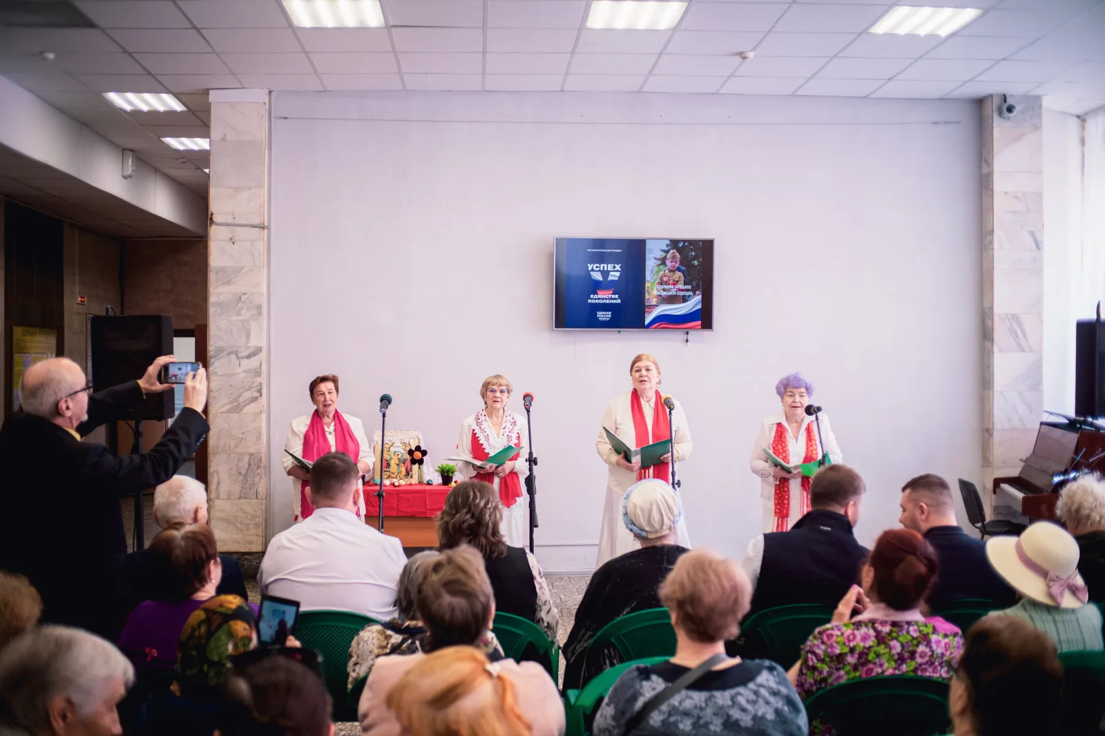 Люберецкие партийцы провели музыкально-литературное мероприятие для представителей старшего поколения