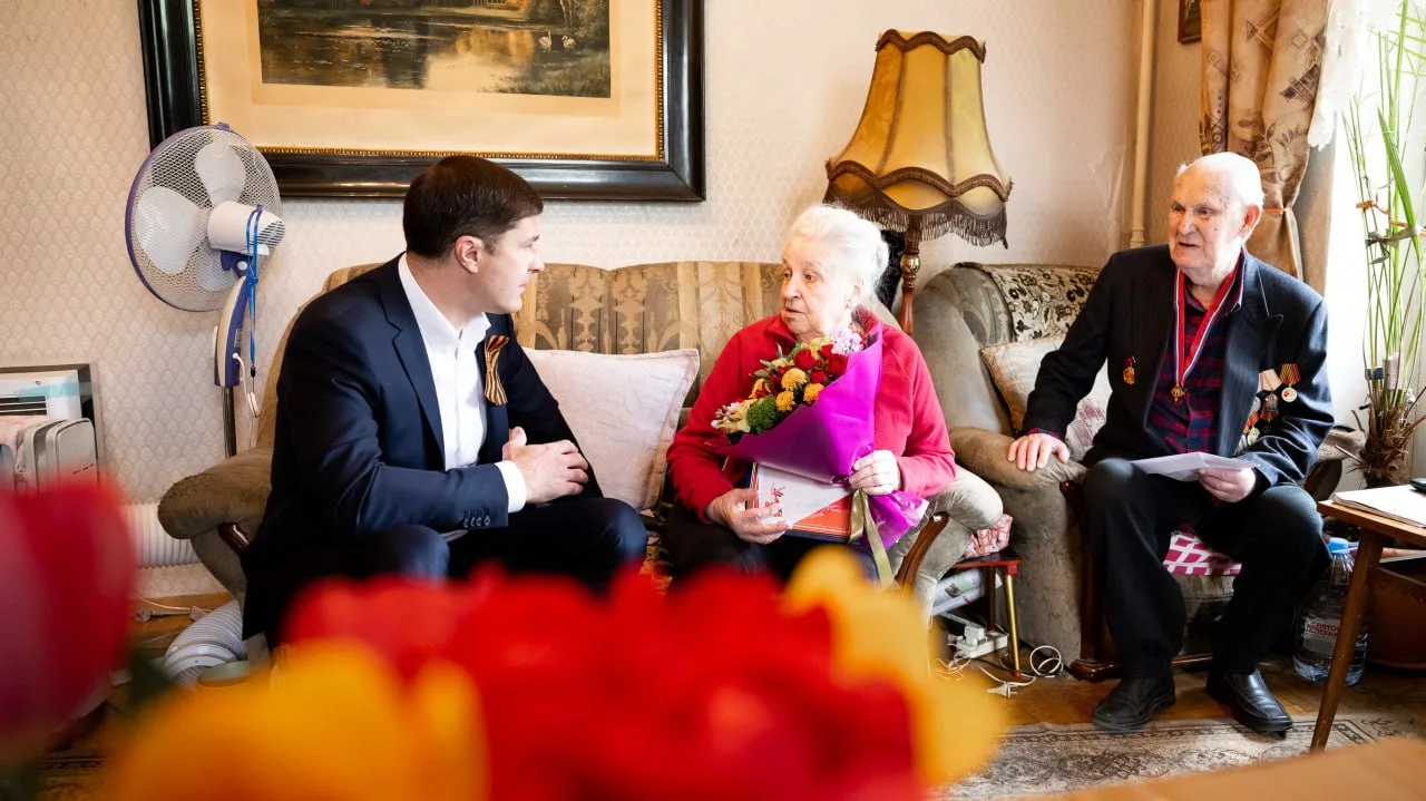 Глава городского округа Люберцы Владимир Волков поздравил участника ВОВ с 80-летием Великой Победы
