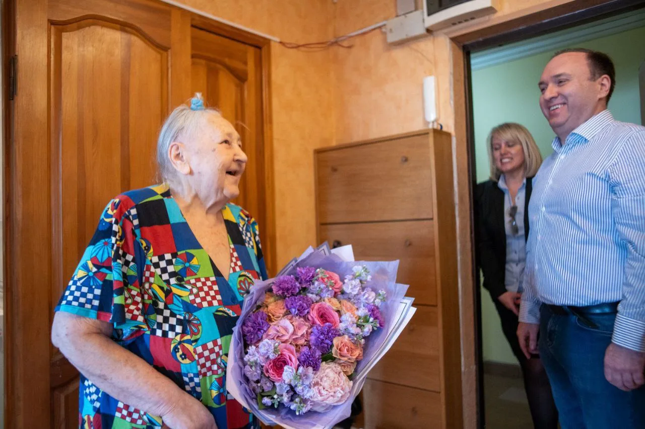 Партийцы и сторонники «Единой России» передали технику для дома труженикам тыла