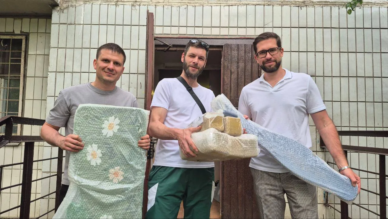 Партийцы помогли с установкой песочницы в Дзержинском городского округа Люберцы