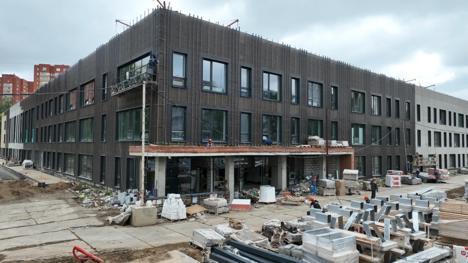 В школе на 1500 мест в Люберцах ведутся отделочные работы и устанавливается оборудование