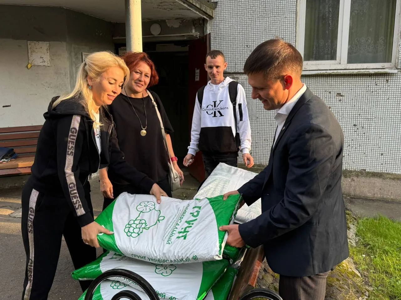 Люберецкие депутаты закупили грунт для благоустройства придомовой территории в Дзержинском