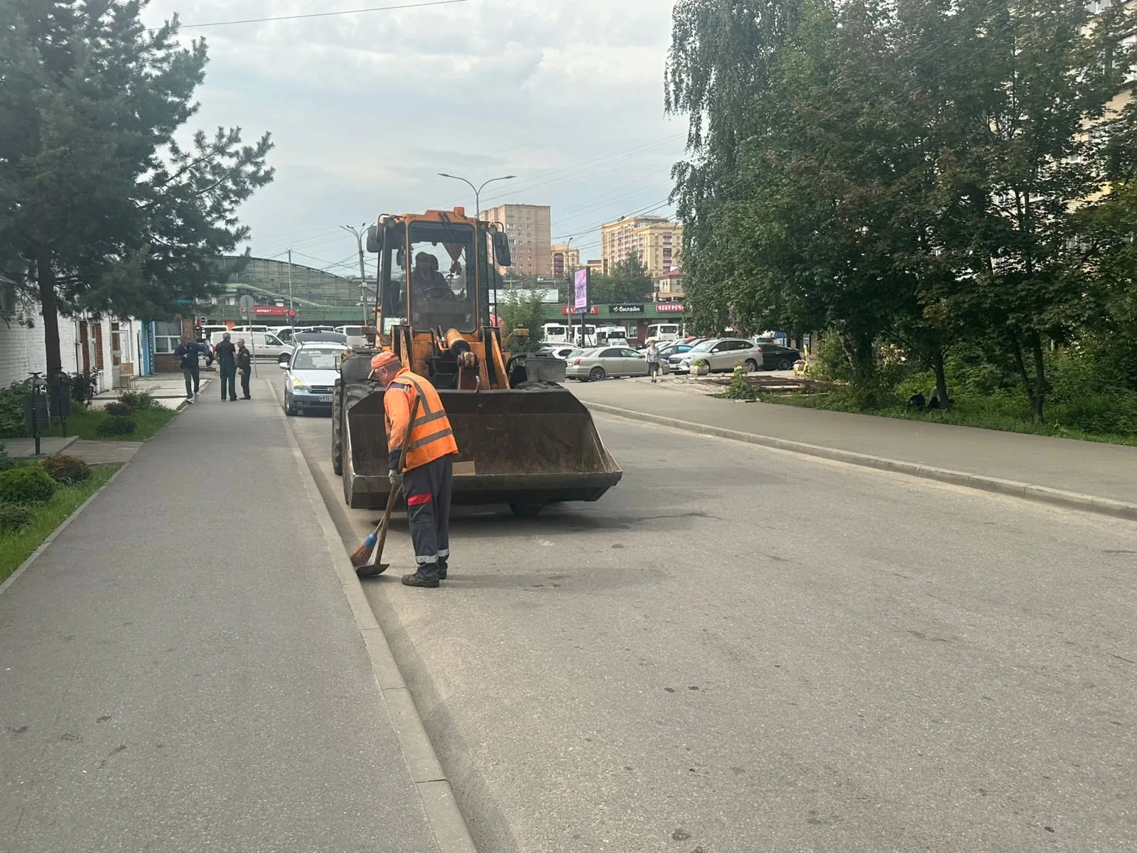Более 100 единиц техники ежедневно задействовано в уборке дорог в Люберцах