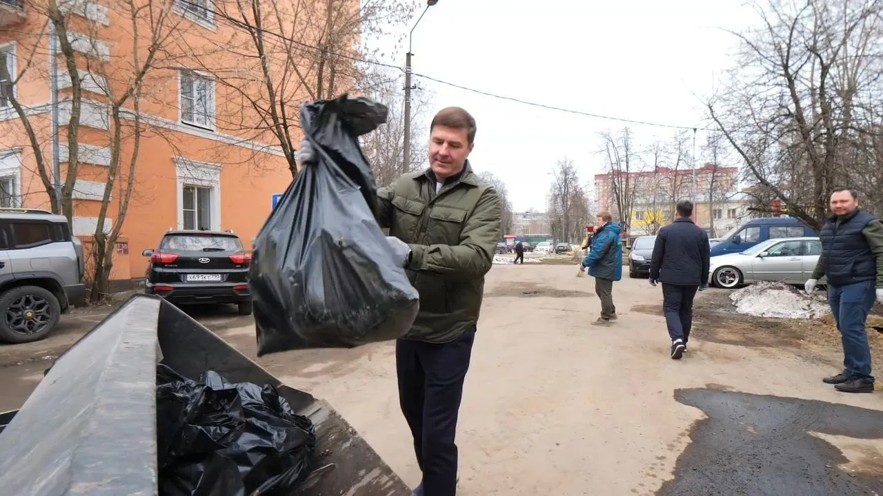 Более 40 дворов и общественных территорий привели в порядок в Люберцах в первый весенний субботник